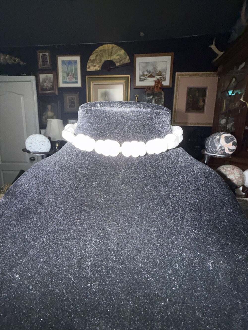 Beaded Milk Glass Necklace: Vintage White Style Choker